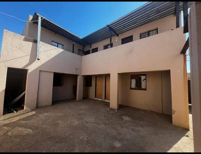 21 BEDROOM HOUSE FOR SALE IN PROTEA SOUTH
